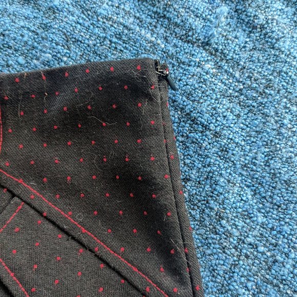 Vintage Pleated Midi Skirt - Black with Red Details - Great for cold weather - Picture 4 of 6